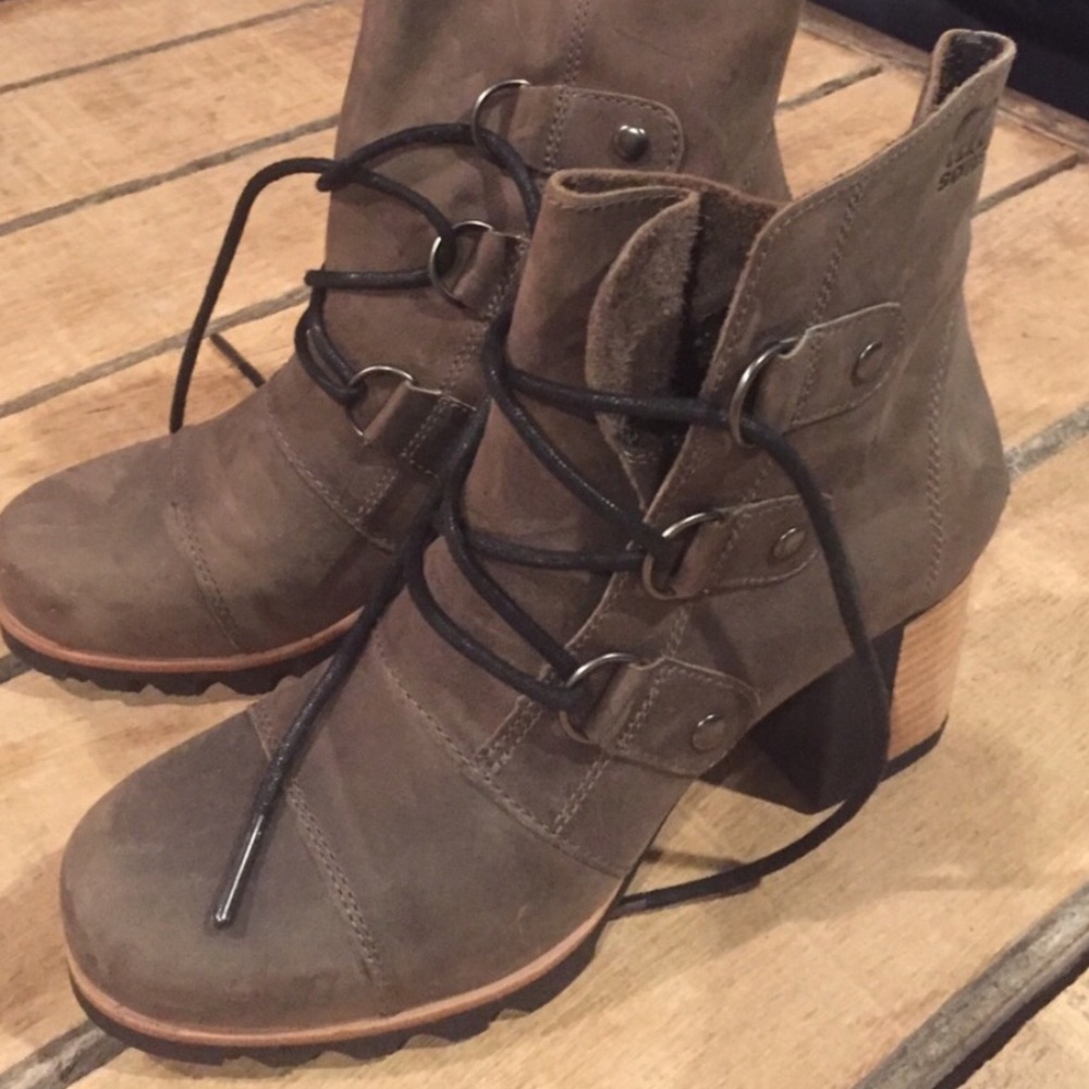 Sorel boots size 8